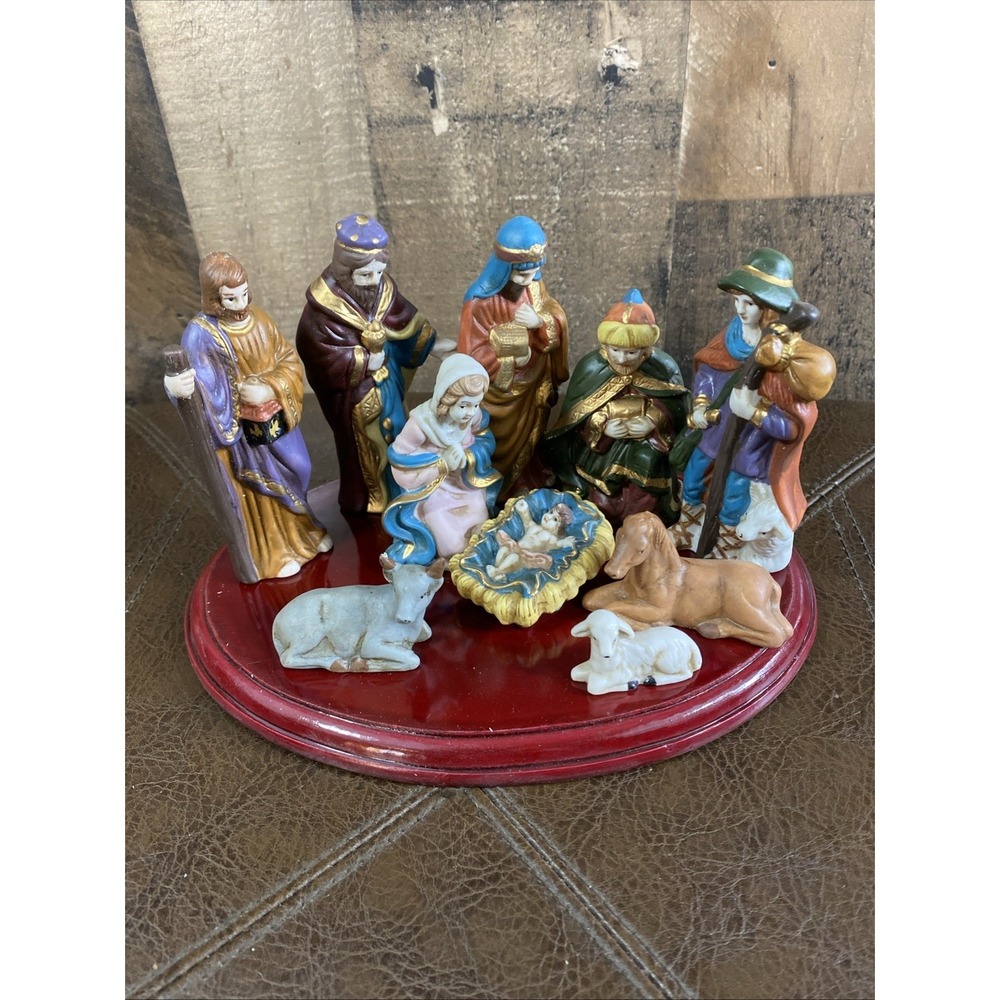 Nativity Set ~ Hand Painted World Bazaars Crown Accents 11 Pieces Wood Base Vtg